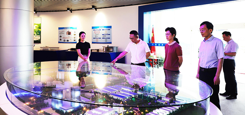 江西省政协副主席、省工商联主席谢茹一行莅临zoty中欧,zoty中欧官网,zoty中欧官方app下载,zoty中欧官方网站光电调研指导