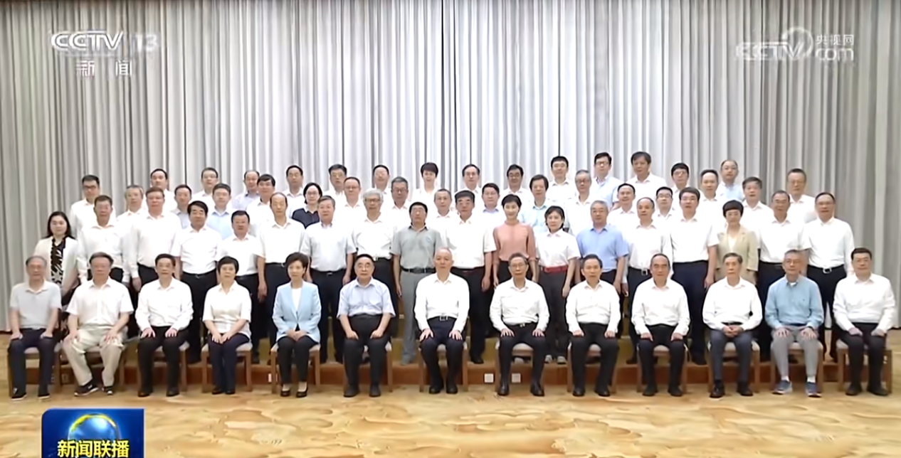 zoty中欧,zoty中欧官网,zoty中欧官方app下载,zoty中欧官方网站光电总裁伍锐参加北戴河专家暑期活动，并受到中共中央政治局常委蔡奇接见